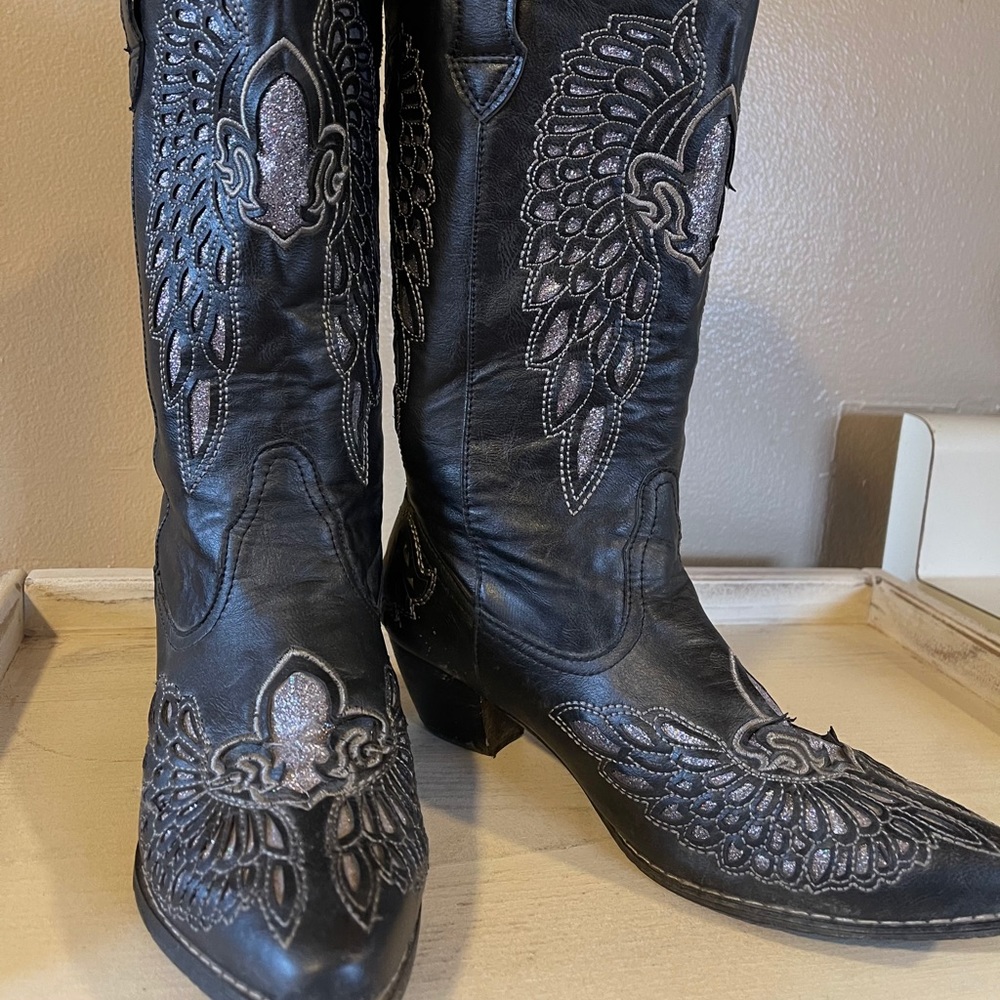Woman’s glitter western cowboy boots